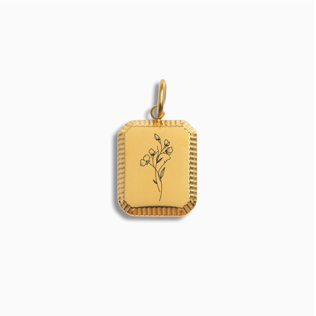 Gold Detailed Edge Pendant