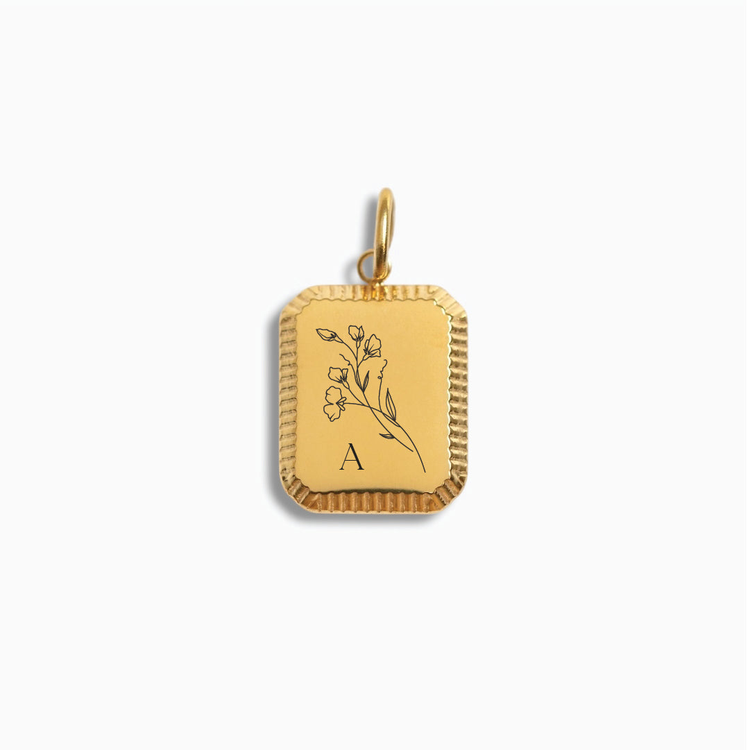 Gold Detailed Edge Pendant